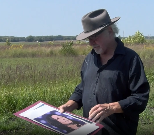 VIDEO: Stan Herd makes earthen portraits of Harris and Walz near Lawrence